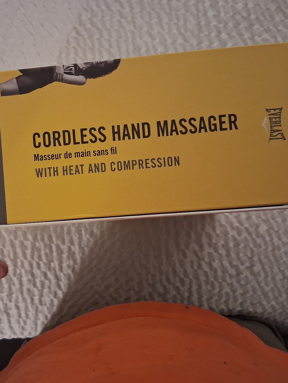 Everlast White Cordless Hand Massager with Black Interior - Picture 3 of 4